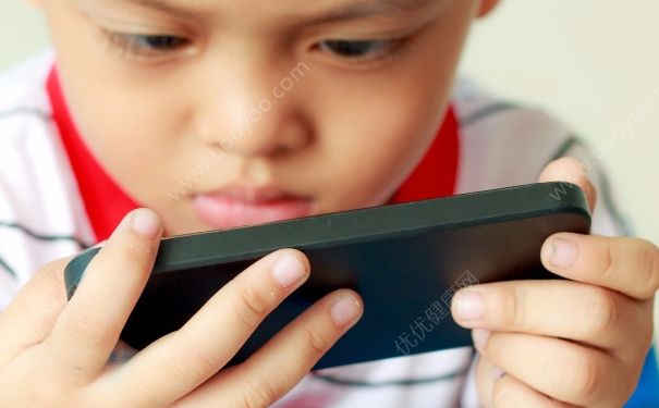 孩子玩手機上癮怎麼辦？孩子玩手機上癮如何教育？(3)