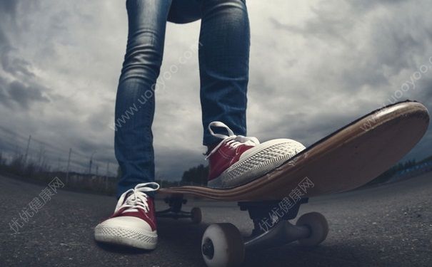女生玩滑板要註意什麼？玩滑板時需要註意哪些問題？(2)
