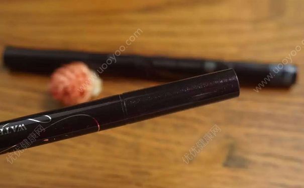 眼線筆和眼線膠筆有什麼區別?眼線筆和眼線膠筆的區別(2)