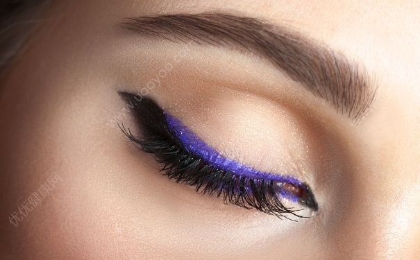 眼線筆和眼線膠筆有什麼區別?眼線筆和眼線膠筆的區別(4)