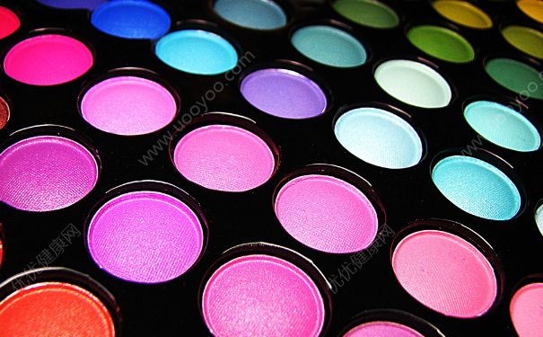 眼影會傷害眼睛嗎?眼影對眼睛有害嗎?(4)