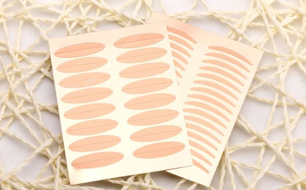 貼雙眼皮貼會眼皮下垂嗎？貼雙眼皮貼會不會眼皮下垂？(2)