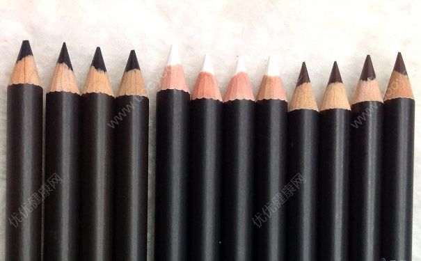 眼線筆是眉筆嗎？眼線筆和眉筆一樣嗎？(2)