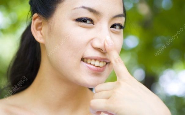 摸鼻子代表什麼？摸鼻子是什麼意思？(2)