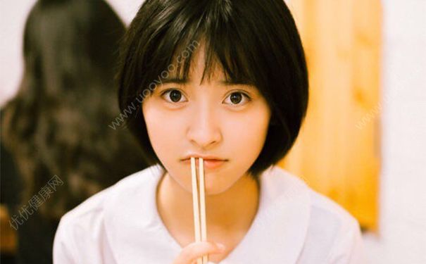 粉底液用什麼上妝最好？上粉底液用刷子還是海綿？(2)