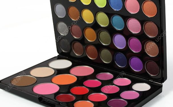 眼影掉眼睛裡怎麼辦?眼影掉進眼睛會怎樣?(3)