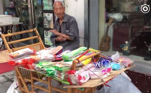 107歲爺爺推車賣鞋墊，怎樣做才能健康長壽？(2)