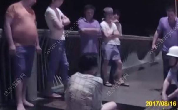 女子酒後跳河輕生，隻因狗狗死瞭鬱悶想不開(2)