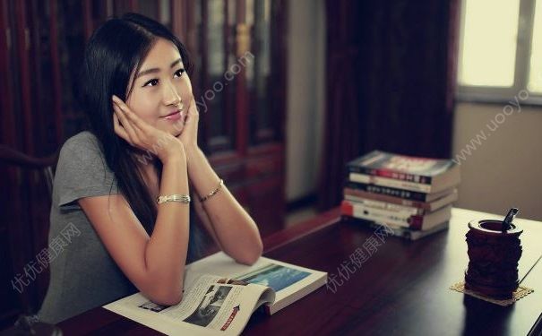 女子宅傢近20年，拿到人生第一份工資時喜極而泣(2)