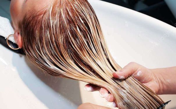 冬季長發有靜電的護理方法有哪些？冬季如何呵護秀發？(2)