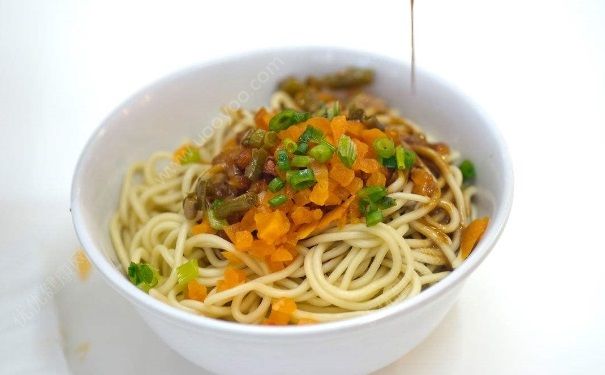 熱幹面太幹瞭加水好嗎？吃熱幹面的好處有哪些？(2)