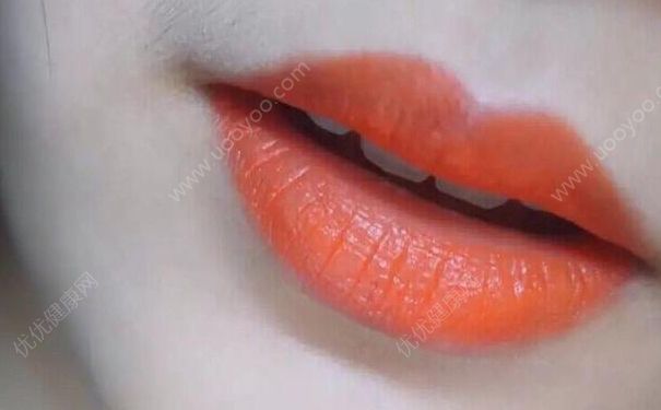 嘴巴幹燥起皮怎麼回事？嘴巴起皮該怎麼辦？(2)